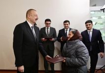 Состоялась церемония предоставления квартир и автомобилей инвалидам Карабахской войны и приравненным к ним лицам
В церемонии принял участие Президент Ильхам Алиев (ФОТО)
