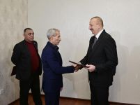 Состоялась церемония предоставления квартир и автомобилей инвалидам Карабахской войны и приравненным к ним лицам
В церемонии принял участие Президент Ильхам Алиев (ФОТО)