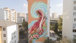 Дома Баку украсил один из лучших художников Европы: Нас просто заваливали фруктами (ФОТО)