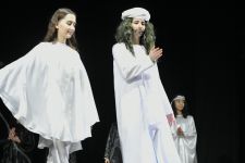 Из Москвы в Баку привезли золото нации, или Девочка в образе  Насими (ФОТО)