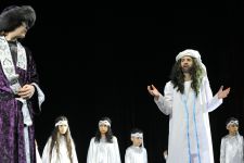 Из Москвы в Баку привезли золото нации, или Девочка в образе  Насими (ФОТО)