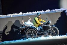 В Национальной арене гимнастики представлено грандиозное новогоднее шоу (ФОТО)