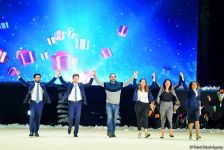 В Национальной арене гимнастики представлено грандиозное новогоднее шоу (ФОТО)