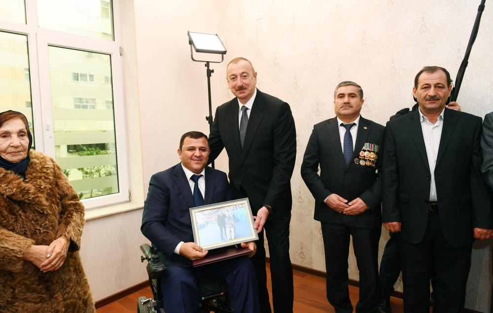 Состоялась церемония предоставления квартир и автомобилей инвалидам Карабахской войны и приравненным к ним лицам
В церемонии принял участие Президент Ильхам Алиев (ФОТО)
