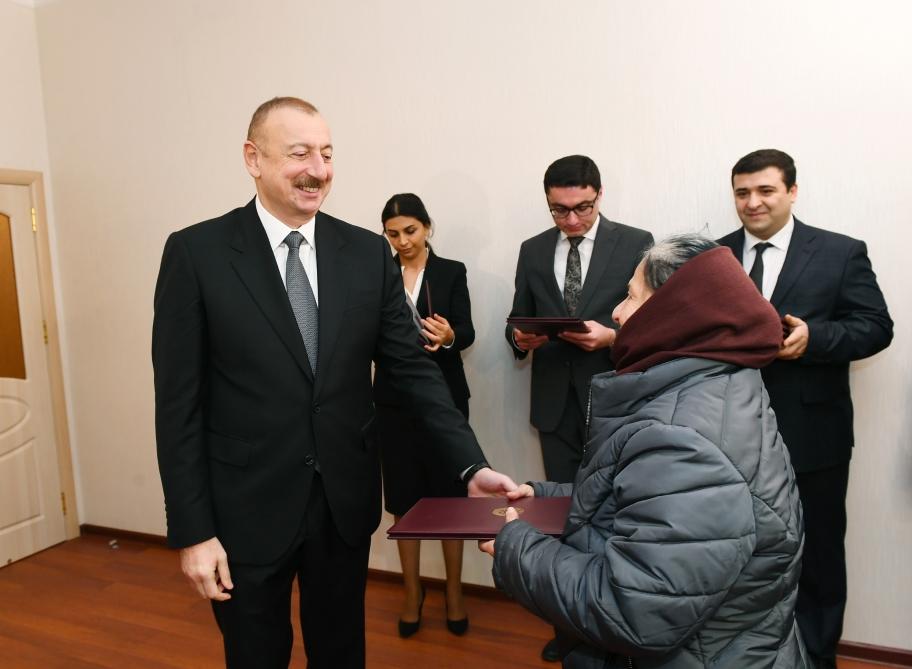 Состоялась церемония предоставления квартир и автомобилей инвалидам Карабахской войны и приравненным к ним лицам
В церемонии принял участие Президент Ильхам Алиев (ФОТО)