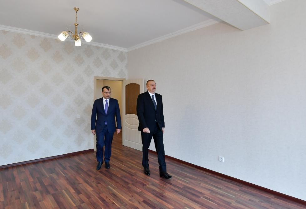 Состоялась церемония предоставления квартир и автомобилей инвалидам Карабахской войны и приравненным к ним лицам
В церемонии принял участие Президент Ильхам Алиев (ФОТО)
