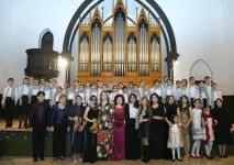 Happy New Year – артисты в Баку надели новогодние шапочки и подарили праздник (ФОТО)
