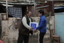 По инициативе Фонда Гейдара Алиева малообеспеченным семьям раздаются праздничные гостинцы (ФОТО)