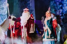 Новогодний звездопад в Баку -  пять Дедов Морозов и одна Снегурочка (ФОТО, ВИДЕО)