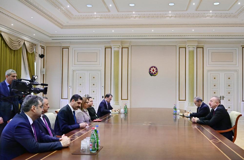 President Ilham Aliyev receives delegation led by Turkish minister of trade (PHOTO)