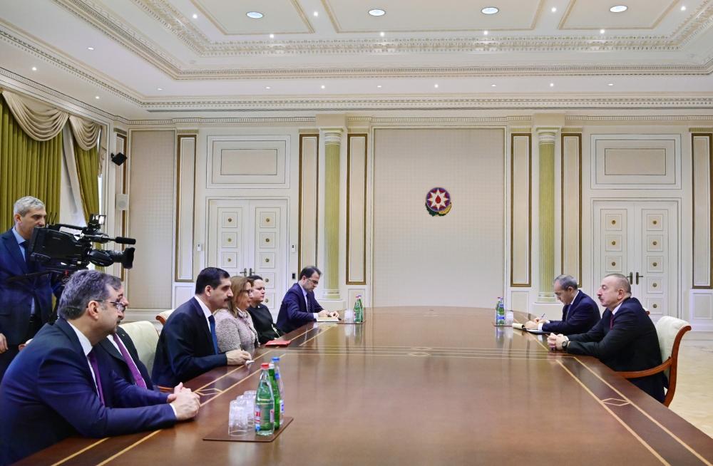 President Ilham Aliyev receives delegation led by Turkish minister of trade (PHOTO)