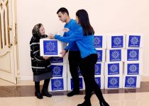 Фонд Гейдара Алиева раздал праздничные подарки малообеспеченным семьям (ФОТО)