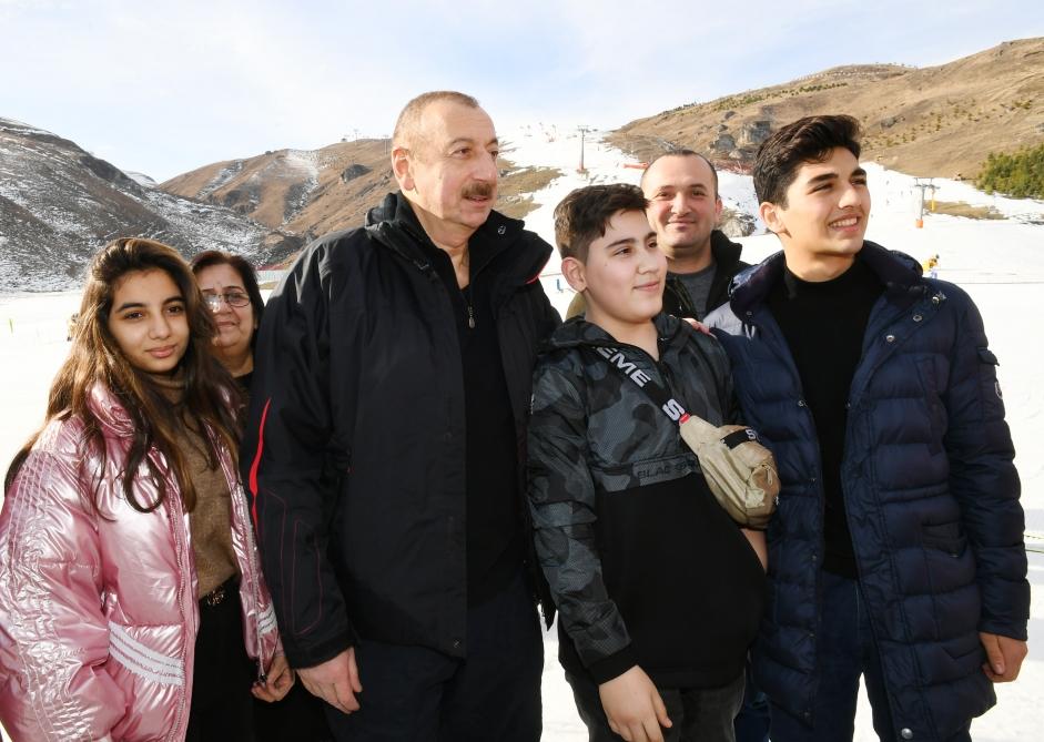 Президент Ильхам Алиев и Первая леди Мехрибан Алиева ознакомились с работами, проведенными в туристическом центре «Шахдаг» (ФОТО/ВИДЕО)