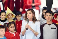 Первый вице-президент Мехрибан Алиева приняла участие в традиционном праздничном веселье, организованном для детей Фондом Гейдара Алиева (ФОТО/ВИДЕО)