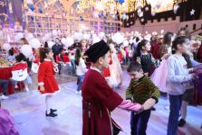 Первый вице-президент Мехрибан Алиева приняла участие в традиционном праздничном веселье, организованном для детей Фондом Гейдара Алиева (ФОТО/ВИДЕО)