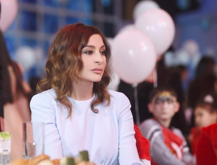Первый вице-президент Мехрибан Алиева приняла участие в традиционном праздничном веселье, организованном для детей Фондом Гейдара Алиева (ФОТО/ВИДЕО)