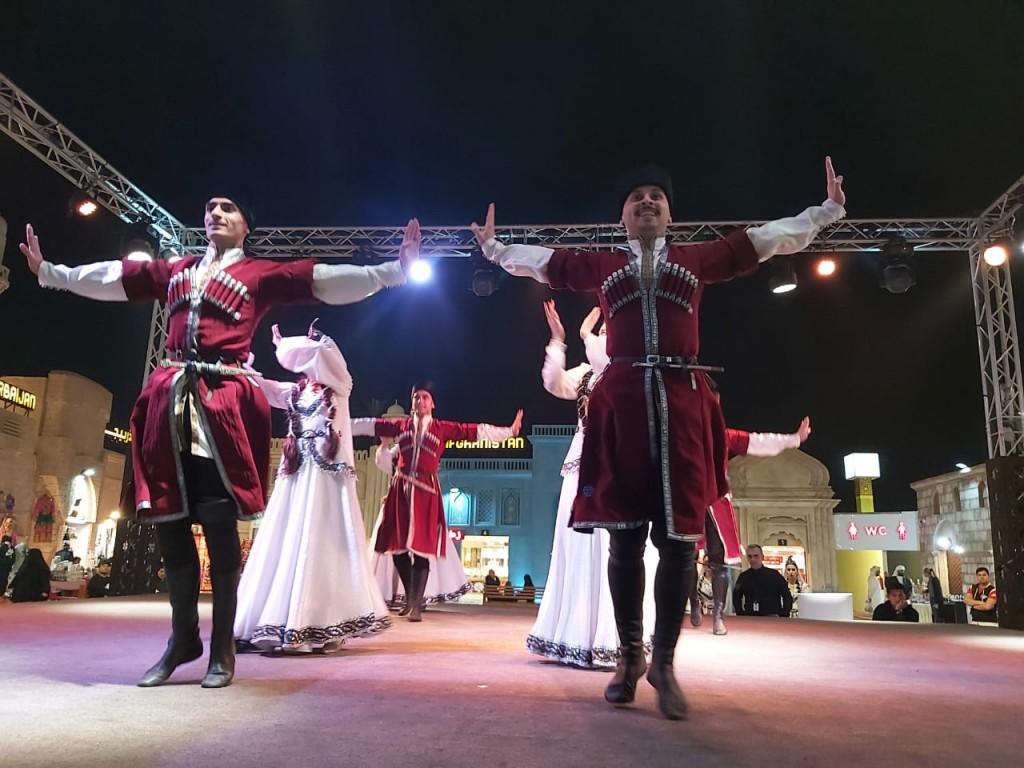 Азербайджанские танцы на Фестивале наследия Шейха Заеда в Абу-Даби (ФОТО)