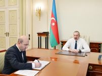 Президент Ильхам Алиев принял Анара Гулиева в связи с назначением его на должность председателя Госкомитета по архитектуре и градостроительству (ФОТО)
