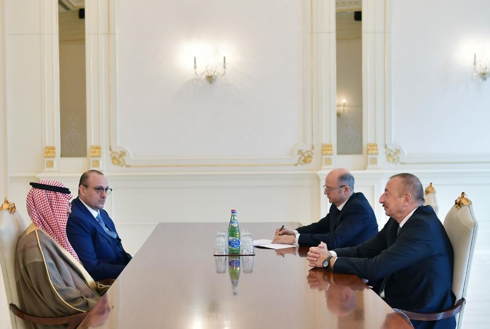 Президент Ильхам Алиев принял председателя правления компании ACWA Power и исполнительного директора компании Masdar (ФОТО) (версия 2)