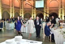 Президент Ильхам Алиев и Первая леди Мехрибан Алиева приняли участие в церемонии по случаю 90-летнего юбилея Хошбахта Юсифзаде (ФОТО/ВИДЕО)