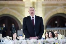 Президент Ильхам Алиев и Первая леди Мехрибан Алиева приняли участие в церемонии по случаю 90-летнего юбилея Хошбахта Юсифзаде (ФОТО/ВИДЕО)