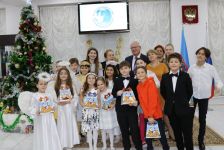 Александра Никушина поздравила юных азербайджанских актеров