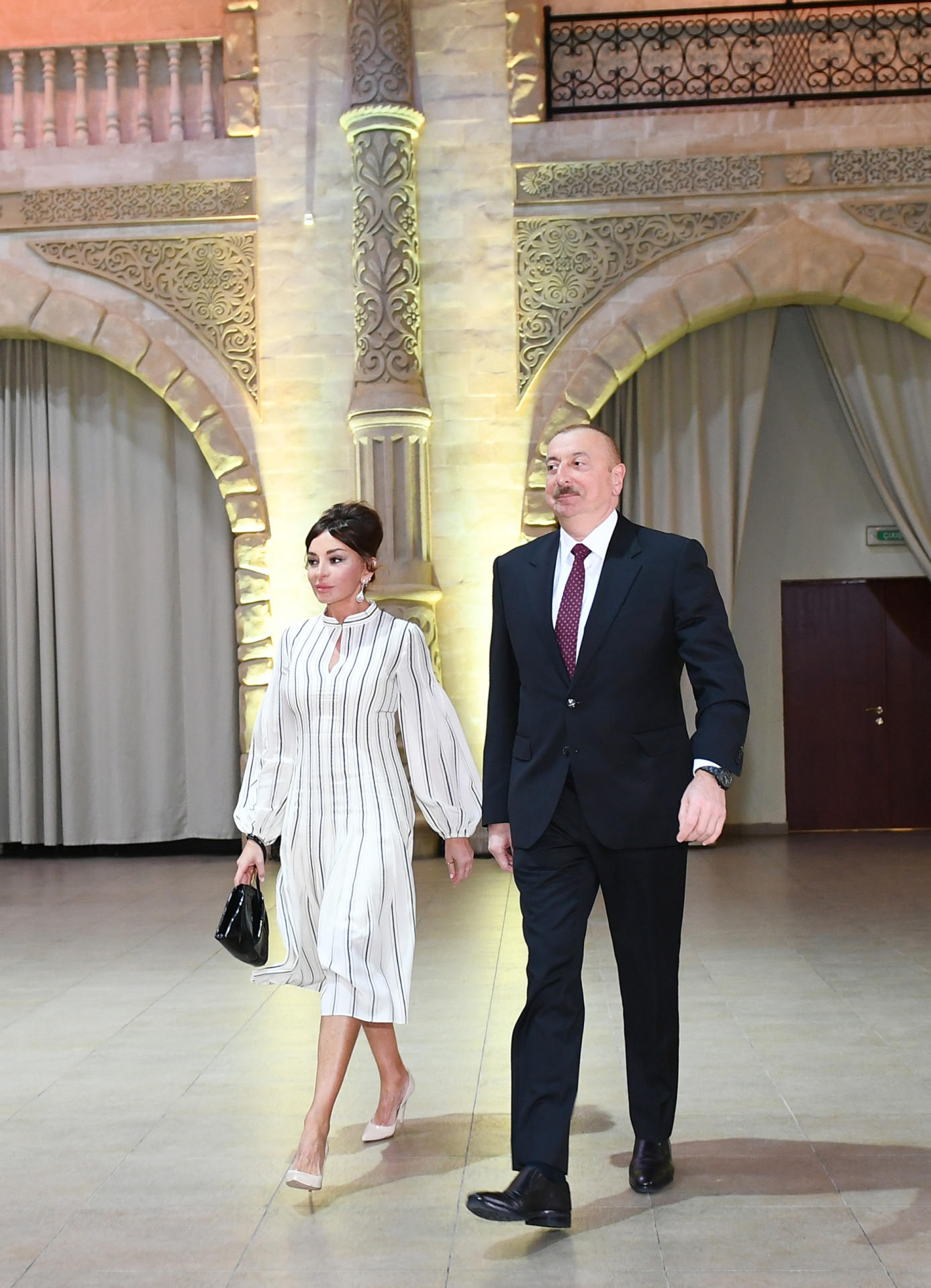 Президент Ильхам Алиев и Первая леди Мехрибан Алиева приняли участие в церемонии по случаю 90-летнего юбилея Хошбахта Юсифзаде (ФОТО/ВИДЕО)