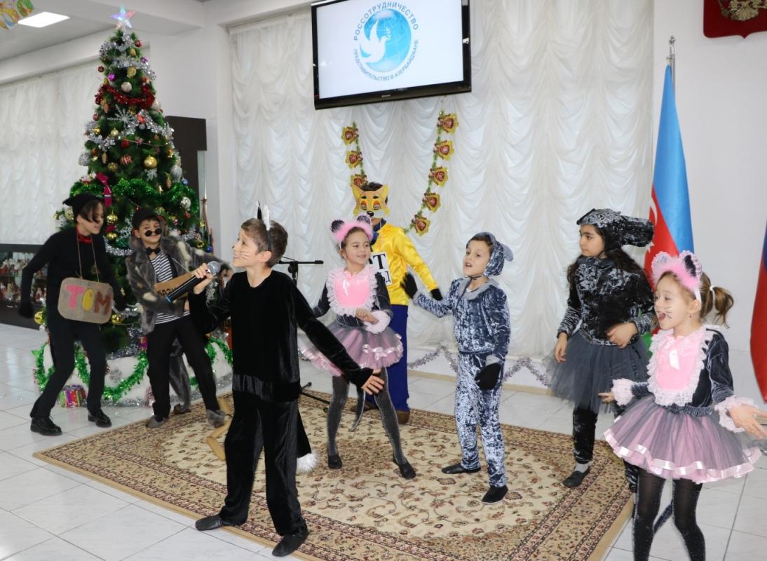 Александра Никушина поздравила юных азербайджанских актеров