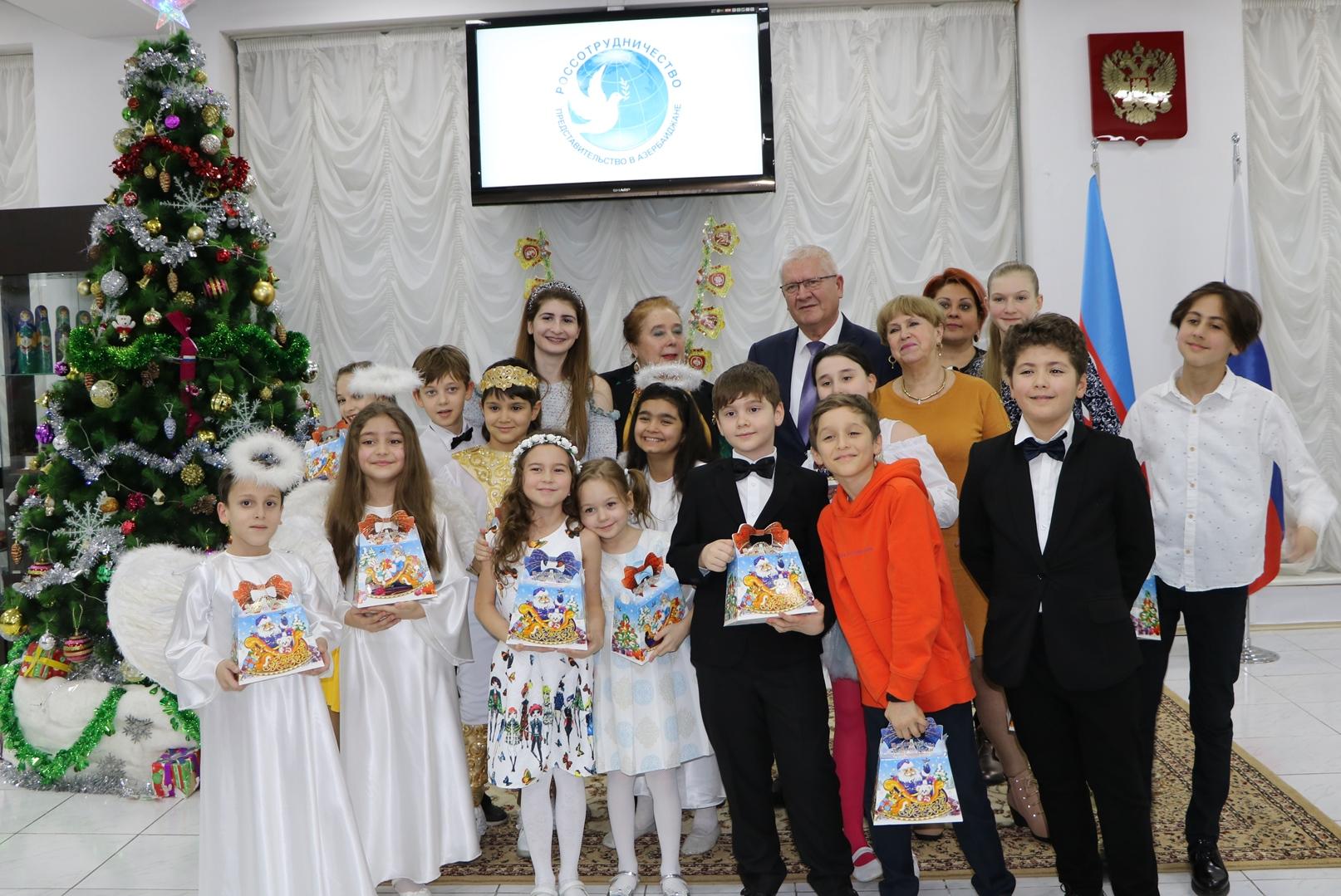 Александра Никушина поздравила юных азербайджанских актеров
