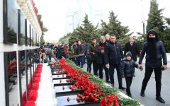 Общественность Азербайджана чтит светлую память жертв трагедии 20 Января (ФОТО)