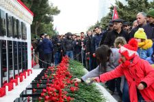 Общественность Азербайджана чтит светлую память жертв трагедии 20 Января (ФОТО)