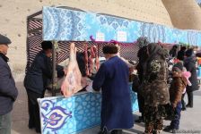 Азербайджанский тест на узбекском рынке "su qiymətinə". Уважаемый, не покупай - пробуй (ФОТО)