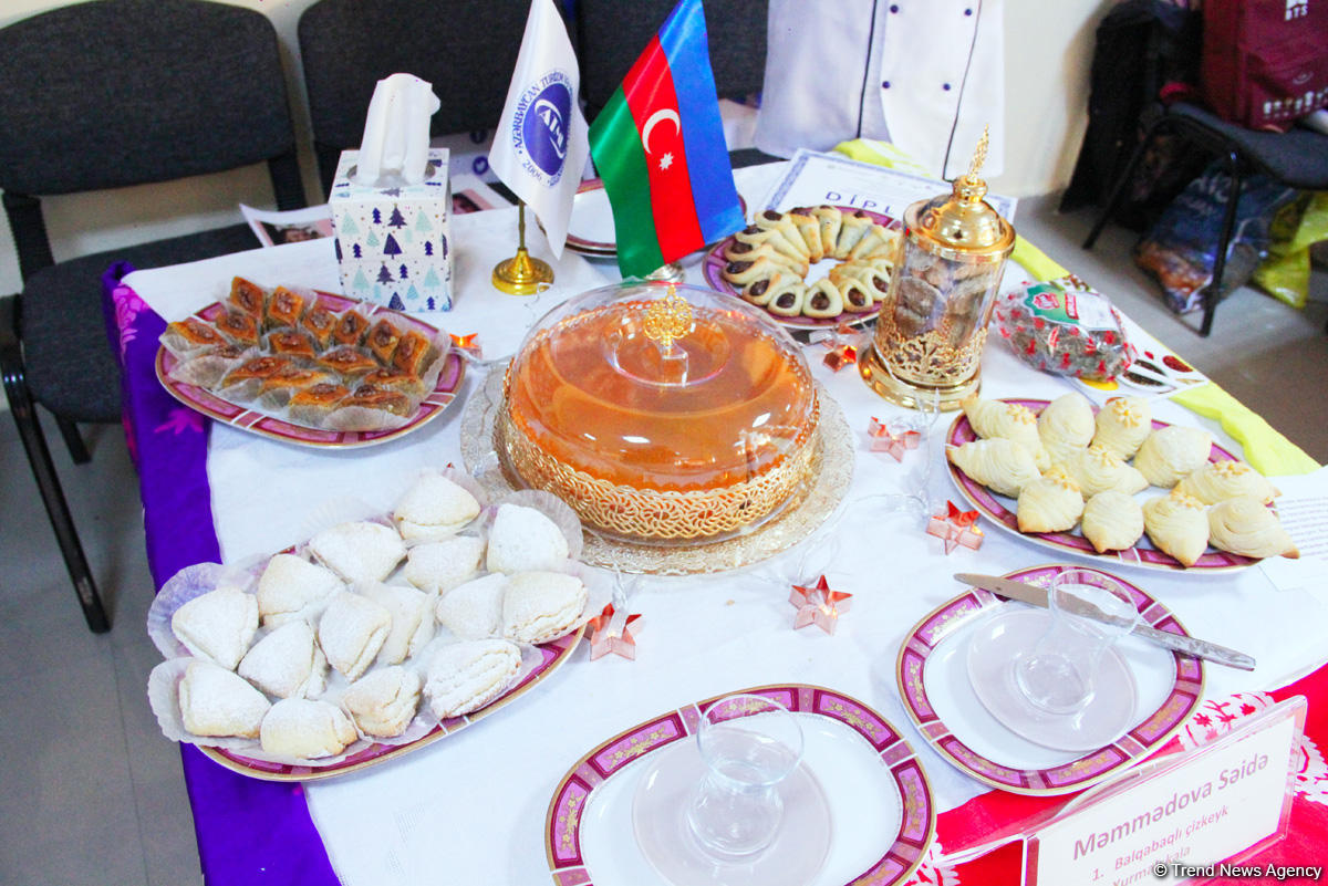 Пробуйте на здоровье! В Баку открылся Фестиваль национальных сладостей (ФОТО)