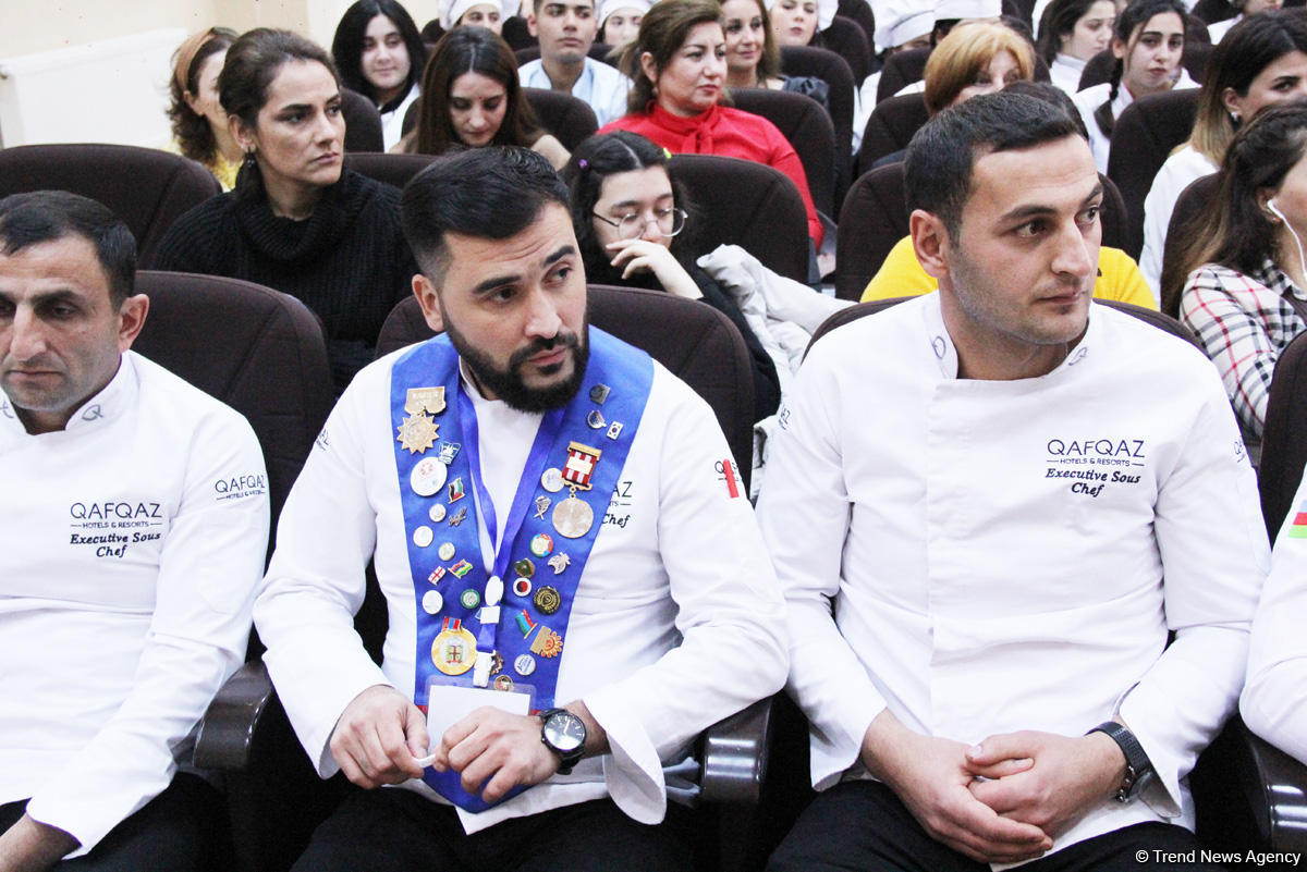 Пробуйте на здоровье! В Баку открылся Фестиваль национальных сладостей (ФОТО)