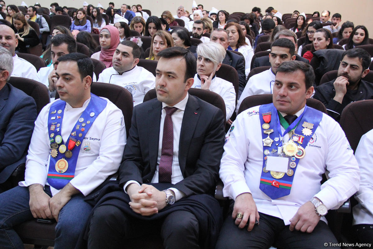 Пробуйте на здоровье! В Баку открылся Фестиваль национальных сладостей (ФОТО)