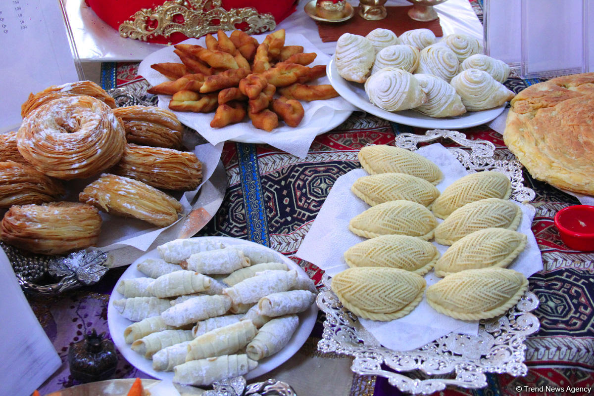 Пробуйте на здоровье! В Баку открылся Фестиваль национальных сладостей (ФОТО)