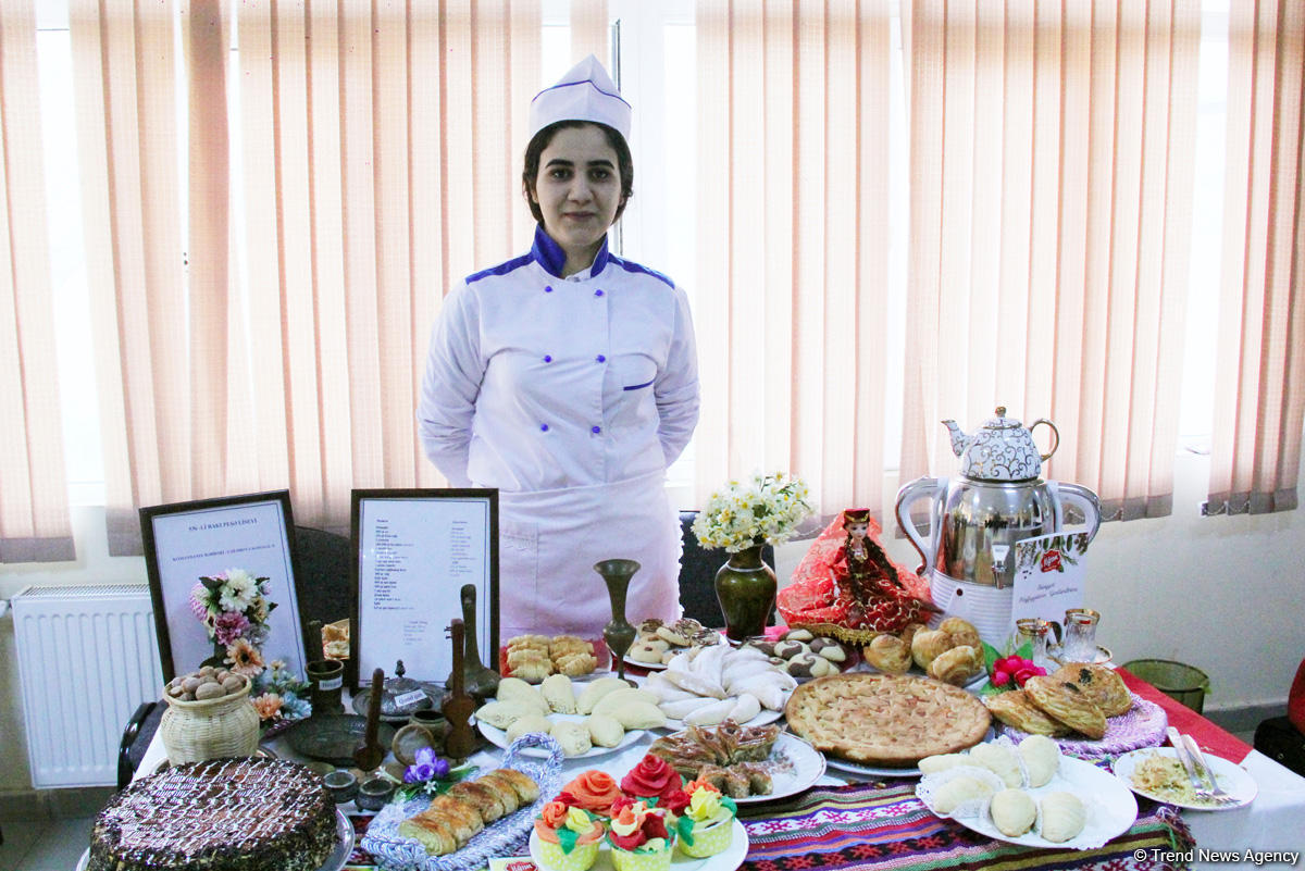 Пробуйте на здоровье! В Баку открылся Фестиваль национальных сладостей (ФОТО)