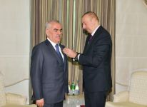 President Ilham Aliyev presents “Sharaf” Order to Vasif Talibov (PHOTO)