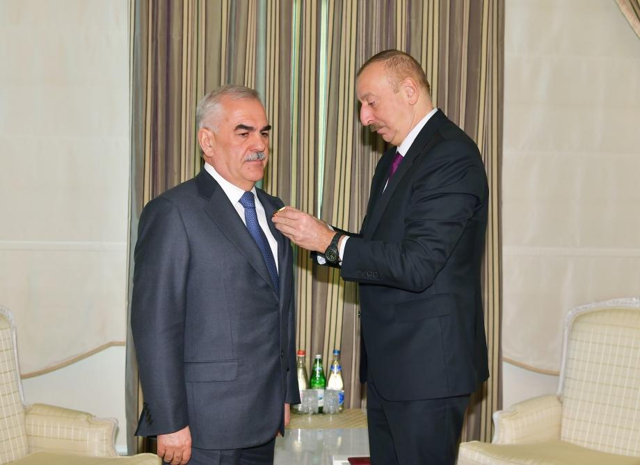 President Ilham Aliyev presents “Sharaf” Order to Vasif Talibov (PHOTO)