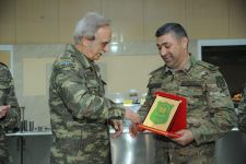 Полад Бюльбюльоглу отметил юбилей с военнослужащими (ВИДЕО, ФОТО)