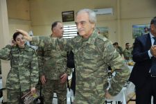 Полад Бюльбюльоглу отметил юбилей с военнослужащими (ВИДЕО, ФОТО)