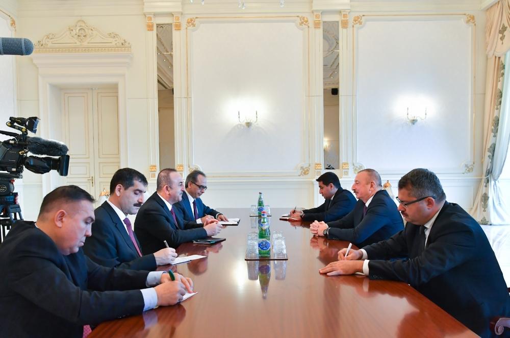 Azerbaijani president receives delegation led by Turkish FM (PHOTO)