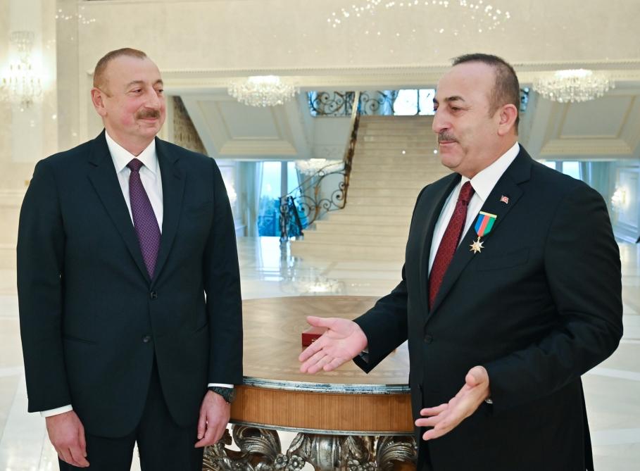 Azerbaijani president receives delegation led by Turkish FM (PHOTO)