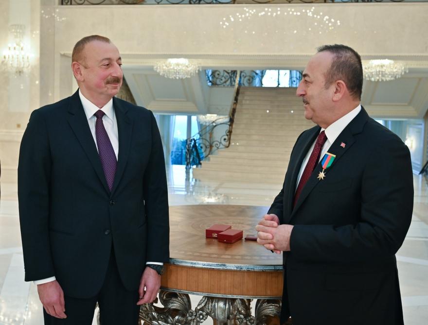 Azerbaijani president receives delegation led by Turkish FM (PHOTO)