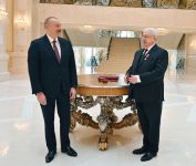 President Ilham Aliyev presents "Sharaf" Order to Mikhail Gusman (PHOTO)