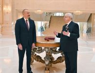 President Ilham Aliyev presents "Sharaf" Order to Mikhail Gusman (PHOTO)