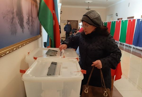 ЦИК Азербайджана не удовлетворил жалобу лидирующего кандидата
