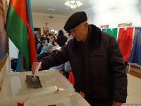 Azerbaijani people voting in parliamentary elections (PHOTO)