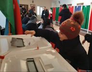 Azerbaijani people voting in parliamentary elections (PHOTO)