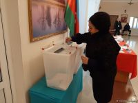 Azerbaijani people voting in parliamentary elections (PHOTO)